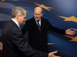 El ministro griego de Desarrollo, Kostis Hatzikadis (d), en el encuentro con el Grupo de Trabajo de la Comisión Europea. EFE /