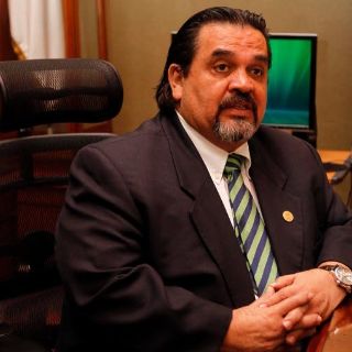 Cortés Guardado niega que haya línea en elección de rector