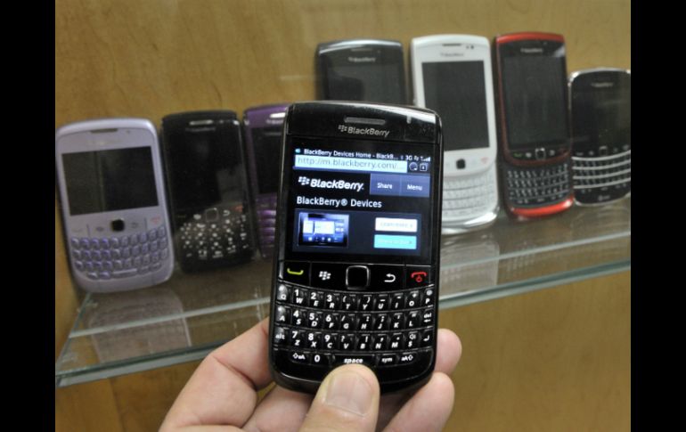 La compañía canadiense ha perdido terreno en el mercado a manos del iPhone y Android. REUTERS /