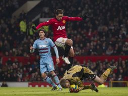 Javier 'Chicharito' Hernández no pudo encontrar el gol en el duelo ante el West Ham. AP /