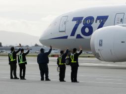 India, Japón, EU y Europa han decidido mantener en tierra sus aviones Boeing 787 Dreamliner, debido a fallas en la batería del avión. REUTERS /