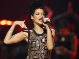 Rihanna se encuentra entusiasmada por ver la reacción de sus fans y de la prensa especializada. ARCHIVO /