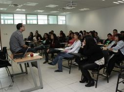 Se estima llevar a cabo programas de alfabetización y formación del profesorado. ARCHIVO /