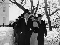 Imagen de archivo de John F. Kennedy, quien enfrentó un frío día en su ceremonia de juramentación. AP /