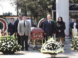 Las autoridades hicieron una guardia de honor ante el feretro de Noé Hernández. SUN /