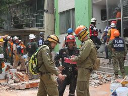 Se han rescatado a 60 personas con vida de entre los escombros, informa el jefe de gobierno capitalino.