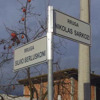 Vivir en Manhattan o con Berlusconi, un 'privilegio' de Albania