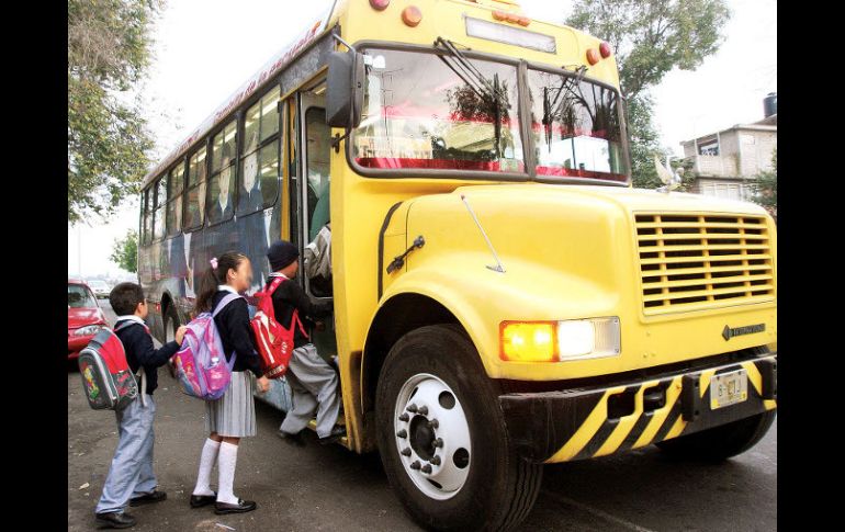 El transporte escolar puede brindarlo un tercero o el plantel con unidades propias. ARCHIVO /
