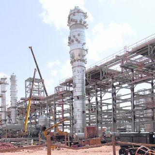 Mueren 41 personas en secuestro de planta de gas