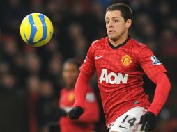 El delantero mexicano mostró su entusiasmo por compartir el vestuario con grandes jugadores. AFP /