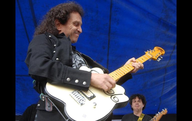 Alex Lora, afirmó que es un honor que lo hayan invitado para esta edición del Vive Latino. ARCHIVO /