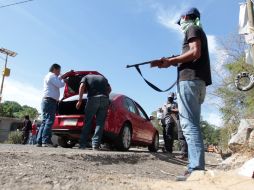 Pobladores instalaron varios retenes de vigilancia en los accesos de varias localidades de la región Norte de Guerrero. XINHUA /