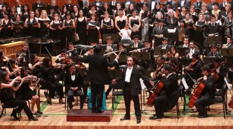 La Orquesta interpretó también la Obertura de 1812, de Piotr Ilich Tchaikovsky. ARCHIVO /