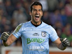El portero del Querétaro, Sergio García, celebra la anotación de su equipo. MEXSPORT /