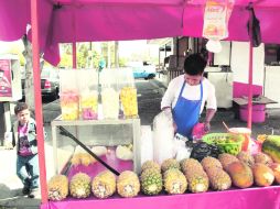 Fresca. A los vendedores de fruta se les ubica en muchas de las esquinas de la zona Centro y Minerva.  /
