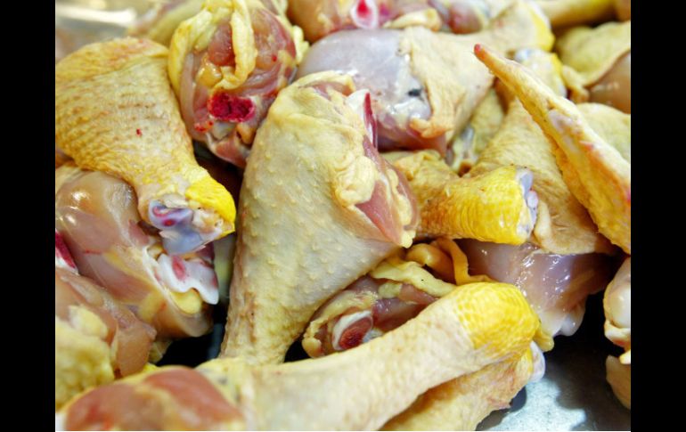 Cifras recientes del INEGI, hasta diciembre de 2011, reportan una producción de unas 126 mil tonaladas de carne de aves. ARCHIVO /