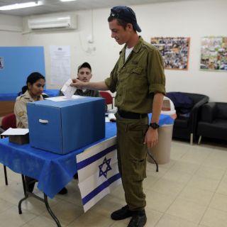 El Ejército israelí vota antes de la jornada electoral