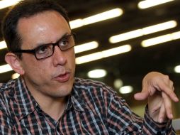 Chimal firmó libros y disfrutó de la compañía de sus lectores, así que como de sus nuevos adeptos. ARCHIVO /