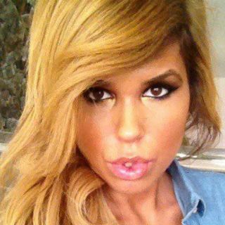 Hija de Laura Bozzo posa para revista de caballeros