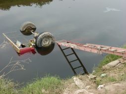 Un hombre cayó al canal por circunstancia desconocida y no pudo salir debido a que llevaba puesto el cinturón de seguridad.  /