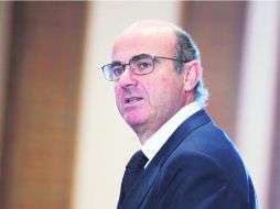 El ministro español de Economía y Competitividad, Luis de Guindos, prevé que en el primer trimestre de 2013 la recesión será menor. REUTERS /