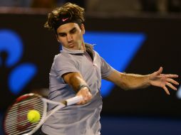 Federer arrolla a su rival y continúa sin problemas en el Abierto de Australia. AFP /