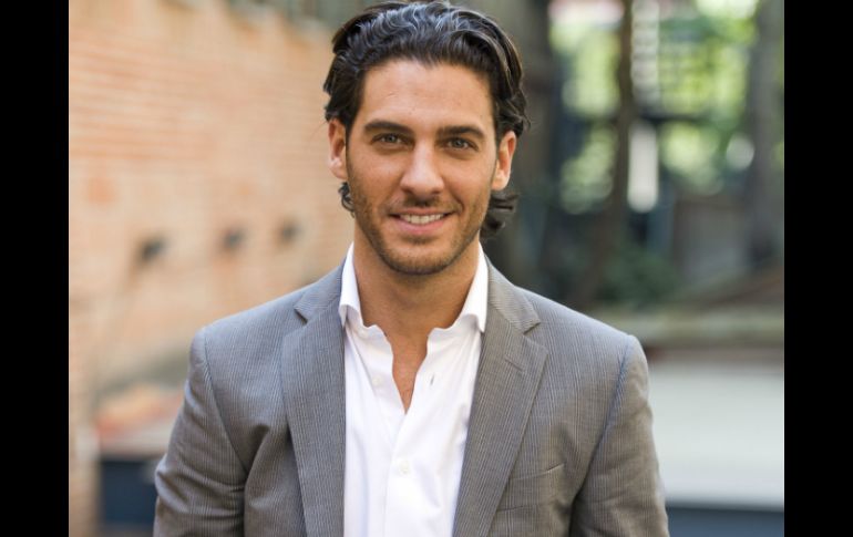 Además de la obra ''El Cartero'', Erick Elías trabaja en la telenovela ''Porque el amor manda''. ARCHIVO /