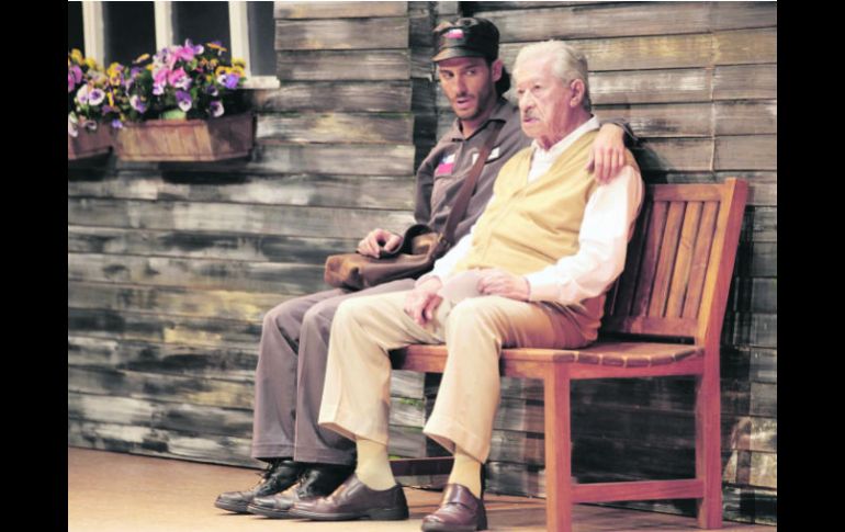 Experiencia. El actor comparte escena con Helena Rojo, Livia Brito y Érik Elías. SUN /