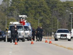 Policías aseguran el área del campus norte de la Universidad Lone Star de Texas EFE /