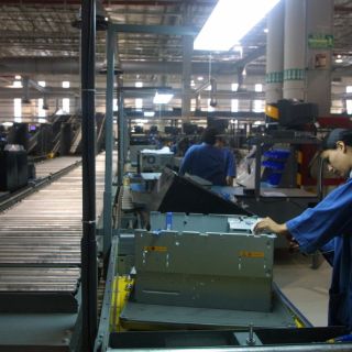 Ganancias e ingresos de IBM superan previsiones