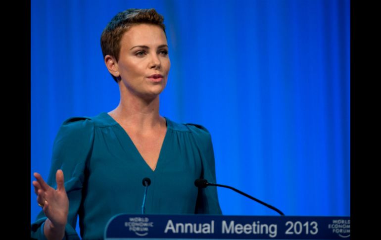 La actriz sudafricana fue premiada por su labor en la African Outreach Fondation para combatir el VIH. AFP /