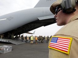 Aviones de carga C-17 de la Fuerza Aérea de EU han realizado cinco misiones para transportar hasta Mali equipamiento. REUTERS /