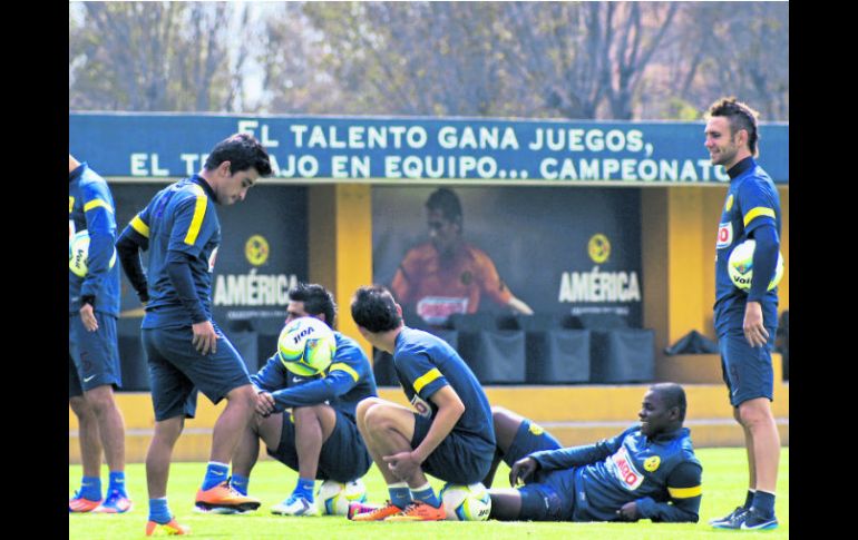 ''El talento gana juegos, el trabajo en equipo... campeonatos'', es un lema que está en el área de entrenamiento del América. MEXSPORT /
