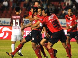 Los jugadores del Veracruz celebran el gol convertido por Cristian Ocaña. MEXSPORT /
