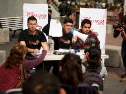 Los jóvenes organizaron una conferencia esta mañana para exigir transparencia en los procesos de admisión.  /