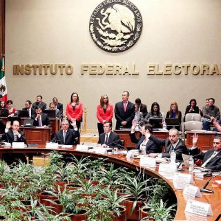 PAN y PRD cuestionan postura del IFE sobre caso Monex