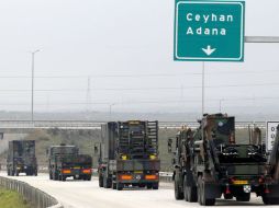 Un convoy militar se dirige a Adana tras desembarcar en el puerto mediterráneo turco de Iskenderun REUTERS /