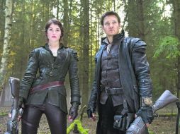 Gemma Arterton y Jeremy Renner ofrecen una versión más atrevida en la película que se estrena este fin de semana. ESPECIAL /