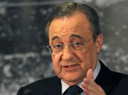 Florentino Pérez convocó a rueda de prensa para expresarse sobre la lesíón que aqueja a Iker Casillas. EFE /