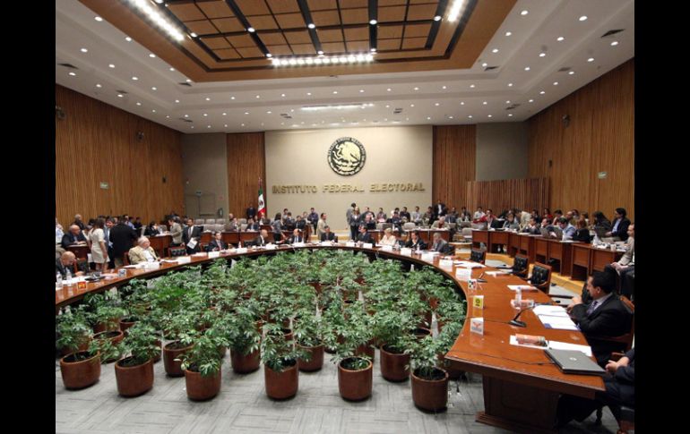 Con el fallo del IFE en torno al caso Monex, se absuelve al PRI. ARCHIVO /