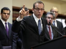 Denunciaron a Lanny Breuer por proponer al pasado gobierno mexicano un plan de ''entregas controladas'' de armas. ARCHIVO /