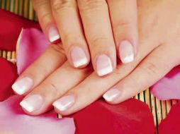 • Para fortalecer las uñas de las manos se recomienda encajar las uñas en un ajo grande sin cáscara THINKSTOCK  /