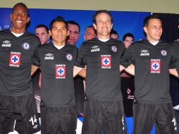 El Cruz Azul presentó su indumentaria negra para enfrentar el torneo MEXSPORT /