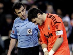 Casillas regresará al hospital mañana y llevará un yeso tres semanas. EFE /