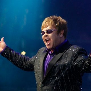 Elton John actúará en Disneyland