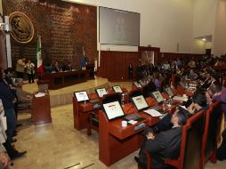 Las 179 plazas de auxiliares administrativos detectadas, cuestan al Congreso un millón 800 mil pesos, según MC. ARCHIVO /