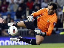 Imagen de archivo de Diego López cuando jugaba con el Villarreal, hoy es firmado por el Real Madrid. EFE /