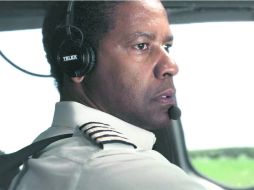 La cinta ''El vuelo'' narra las acciones que llevaron al piloto a salvar a toda la tripulación de un vuelo comercial. ESPECIAL /