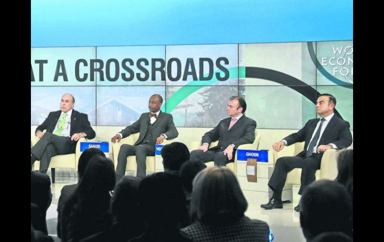 Luis Videgaray (derecha), participó en un panel junto al gobernador del Banco Central de Brasil y presidentes de importantes empresas. NTX /