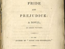 Foto que muestra la primera edición de ''Orgullo y prejuicio''. ESPECIAL /